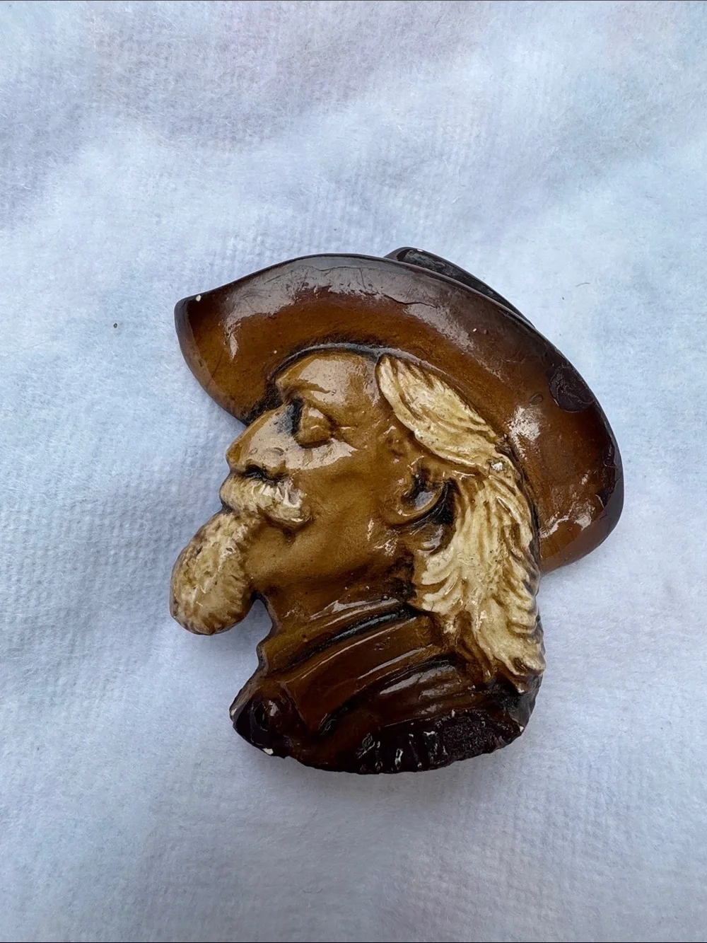 Brown Resin Cowboy Bust Lapel Pin - buffalo Bill